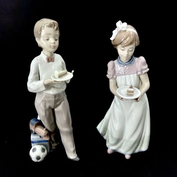 LLADRO 5877 & 5429 Guest Of Honor Boy & Girl Happy Birthday Cake Figurine Pair - Picture 1 of 13